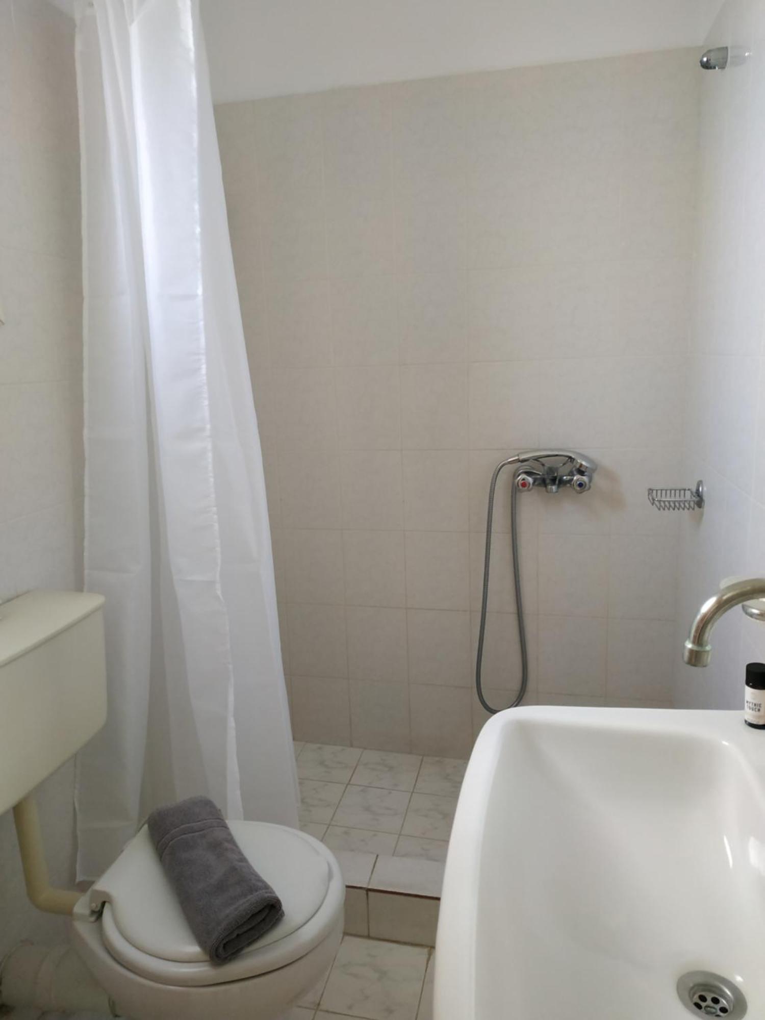 Poros Town Apartments By Evita'S Resort المظهر الخارجي الصورة