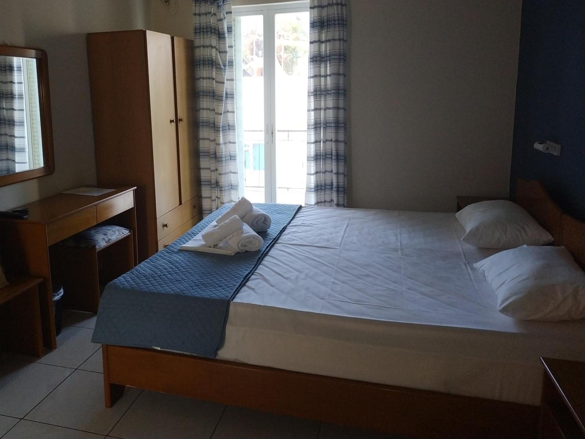 Poros Town Apartments By Evita'S Resort المظهر الخارجي الصورة