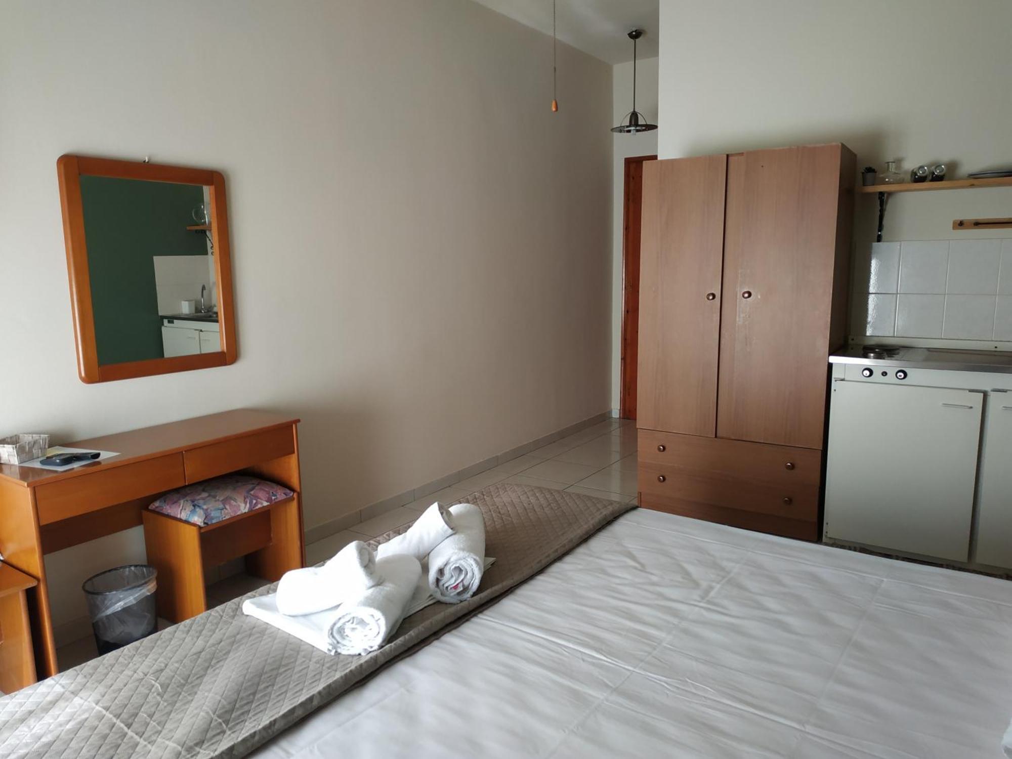 Poros Town Apartments By Evita'S Resort المظهر الخارجي الصورة